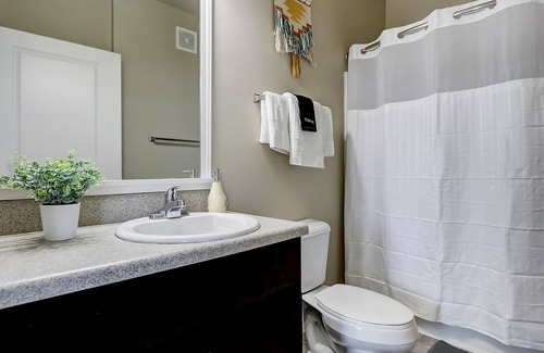 Roseland Apartamento | Frontdesk | 1 BR Near Notre Dame