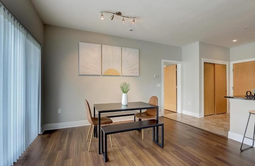 Yankee Hill Apartamento | FRONTDESK 1040 Cass St Apts East Town Milwaukee
