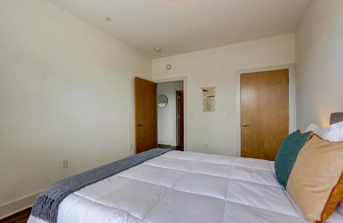 Yankee Hill Apartamento | FRONTDESK 1040 Cass St Apts East Town Milwaukee