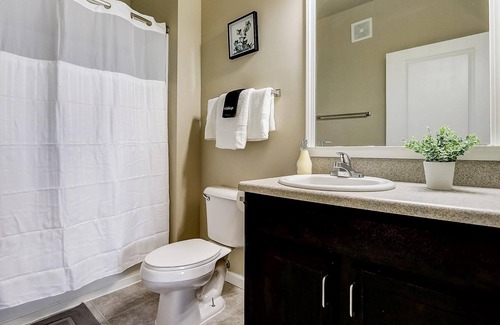 Roseland Apartamento | Frontdesk | 2 BR Near Notre Dame