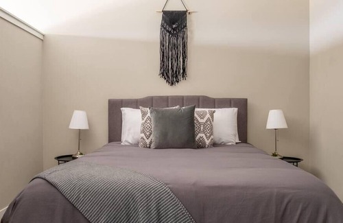 Security Acres Apartamento | Frontdesk | Bright 1 BR Apt in Old Town Scottsdale