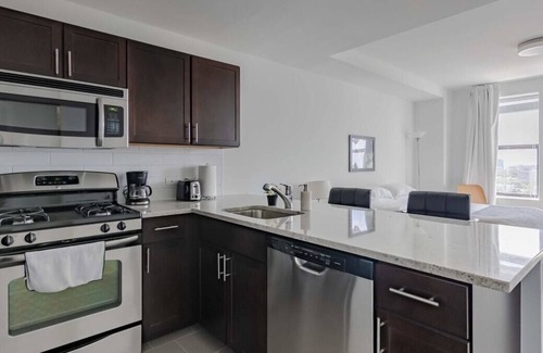 East Hyde Park Apartamento | Frontdesk | Debonair Studio Apt with City View