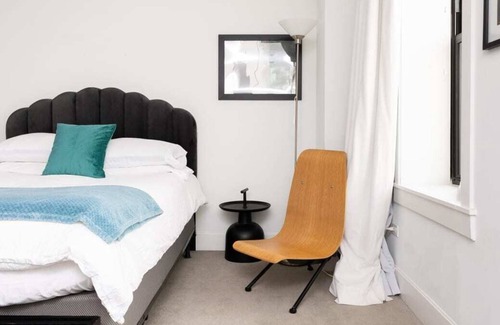 East Hyde Park Apartamento | Frontdesk | Debonair Studio Apt with City View
