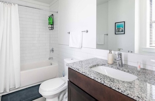 East Hyde Park Apartamento | Frontdesk | Debonair Studio Apt with City View