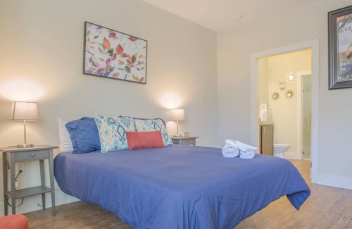 SouthPark Apartamento | Diseñador + Chic Studio Apt w / Parking
