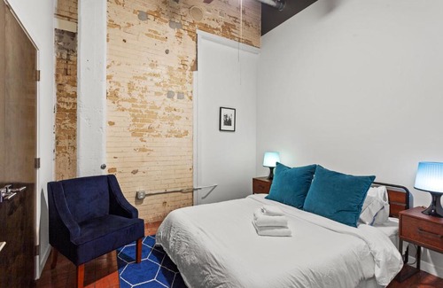 Kansas City Apartamento | FRONTDESK Historic KCY Flats with Rooftop Deck