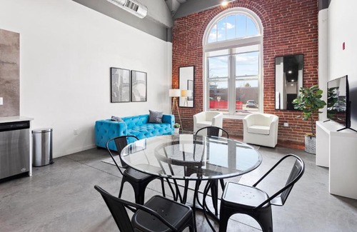 Kansas City Apartamento | FRONTDESK Historic KCY Flats with Rooftop Deck