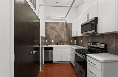 Kansas City Apartamento | FRONTDESK Historic KCY Flats with Rooftop Deck