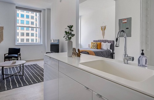 Gateway District Apartamento | FRONTDESK Lofts at 629 Euclid Downtown Cleveland