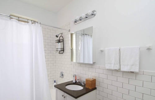 East Hyde Park Apartamento | Frontdesk | Modern 1 BR Apt by Promontory Point