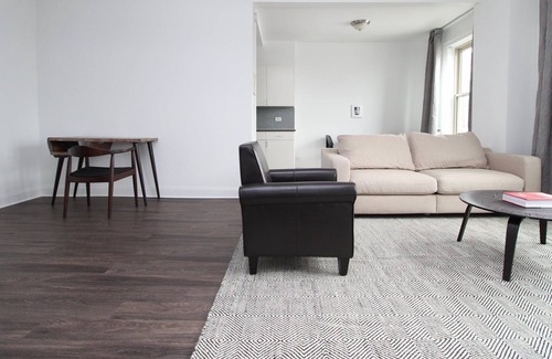 East Hyde Park Apartamento | Frontdesk | Modern 1 BR Apt by Promontory Point