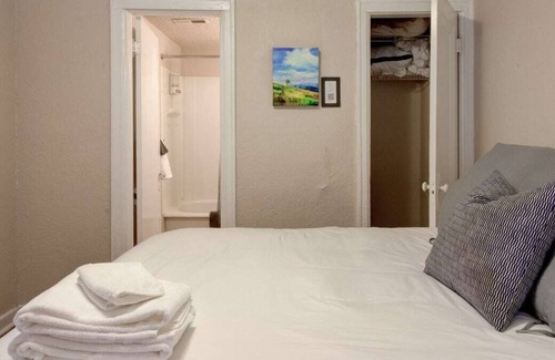 South Hyde Park Apartamento | Frontdesk | Modern 1 BR Apt near Kauffman Stadium