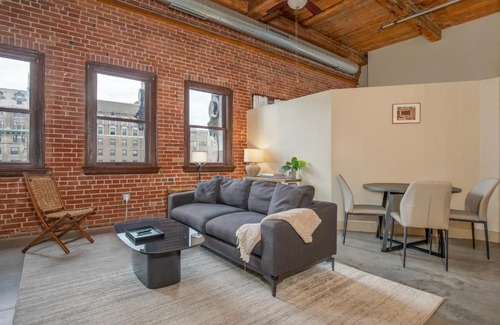 Downtown West Apartamento | FRONTDESK Modern 2 BR Loft near Downtown West