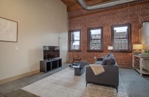 Downtown West Apartamento | FRONTDESK Modern 2 BR Loft near Downtown West