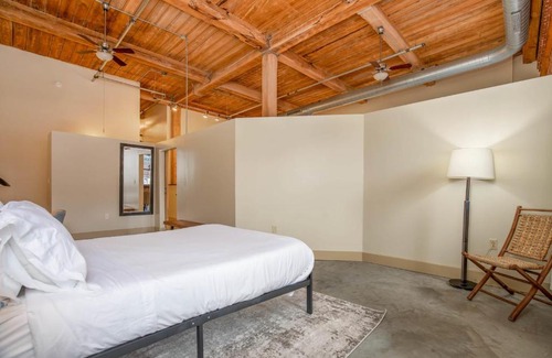 Downtown West Apartamento | FRONTDESK Modern 2 BR Loft near Downtown West
