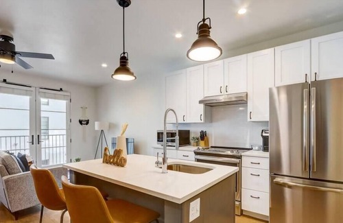 Menlo Park Apartamento | Frontdesk | Modern Menlo Park Studio near Transit