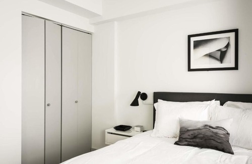 Central West End Apartamento | FRONTDESK Modern Fully Equipped 2 BR Apt