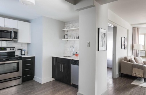 Central West End Apartamento | FRONTDESK Modern Fully Equipped 2 BR Apt