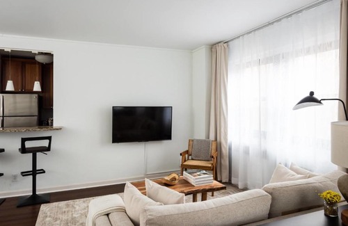 Central West End Apartamento | FRONTDESK Modern Studio Apt with Chic Rooftop