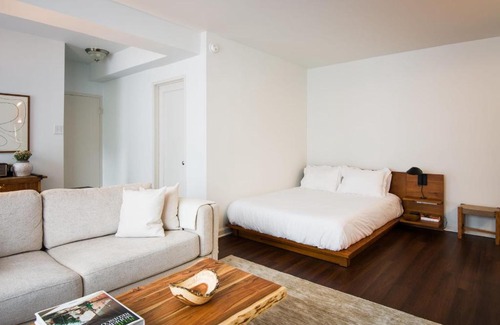 Central West End Apartamento | FRONTDESK Modern Studio Apt with Chic Rooftop