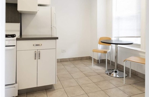 East Hyde Park Apartamento | Frontdesk | Refreshed 1BR Apt in Hyde Park