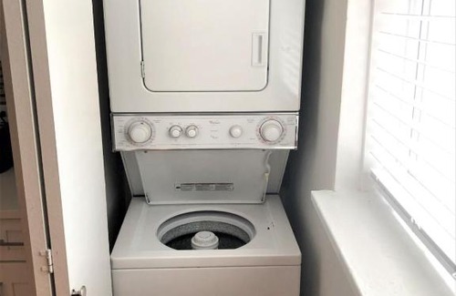 Roscoe Village Apartamento | FRONTDESK Revamped 1 BR Apt with Laundry and Lake View