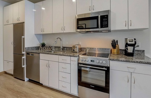 Lower East Side Apartamento | FRONTDESK Rhythm Apts Lower East Side Milwaukee