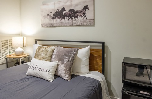 Downtown Des Moines Apartamento | FRONTDESK Rowat Lofts East Village Des Moines