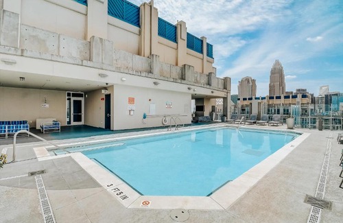 Charlotte Center City Apartamento | FRONTDESK Skyhouse Apts Uptown Charlotte