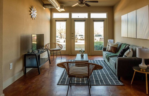 Downtown Fort Worth Apartamento | FRONTDESK The Depot Apts Downtown Fort Worth