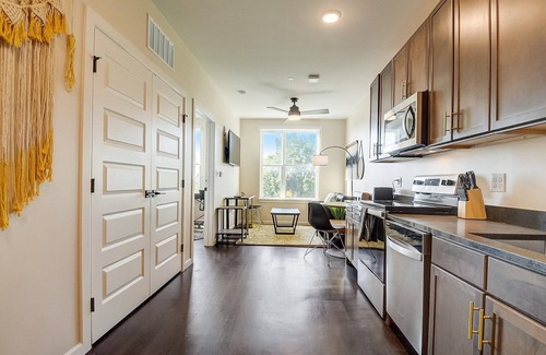 University Apartamento | FRONTDESK The Marshall Campus Apts Louisville