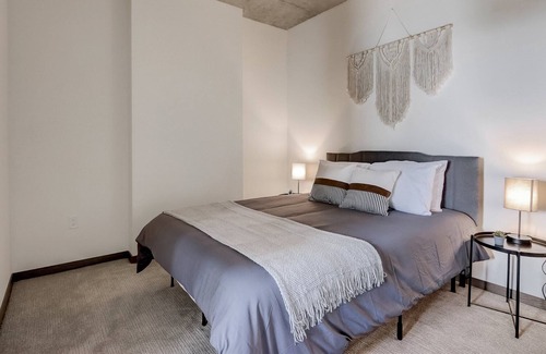 Lower East Side Apartamento | FRONTDESK Urbanite Apts Lower East Side Milwaukee