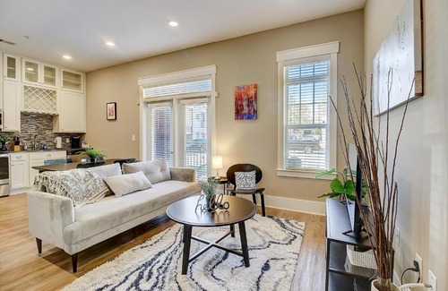 Commonwealth Apartamento | FRONTDESK Village at Commonwealth Apts Plaza Midwood Charlotte