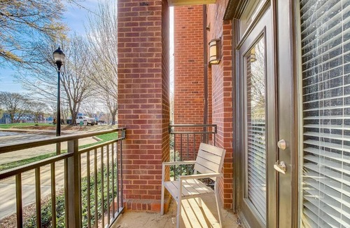 Commonwealth Apartamento | FRONTDESK Village at Commonwealth Apts Plaza Midwood Charlotte
