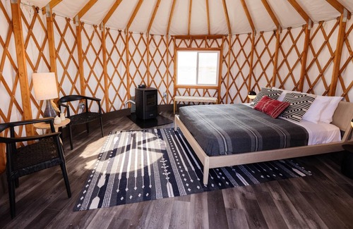 Center Casa | Frontier Drive-Inn | Yurt 1