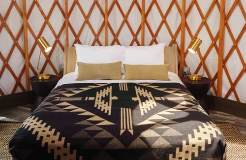 Center Casa | Frontier Drive-Inn | Yurt 1
