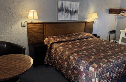 Cuba Hotel | Frontier Motel