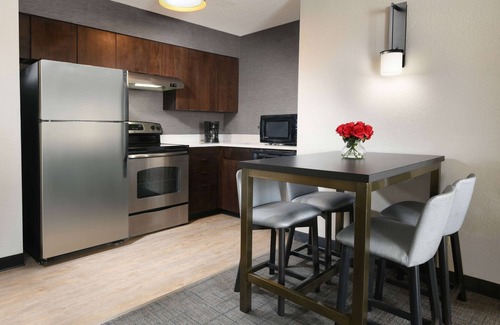 Richardson Complejo | Frontiers of Flight Museum Tour! Private Kitchen! FREE Parking & FREE Breakfast!