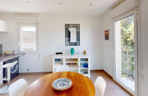 Frontignan Apartamento | Frontignan : Appartement 2 pièces avec terrasse, parking, proche plage et commerces - FR-1-785-5