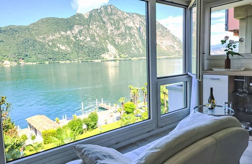 Bissone Apartamento | Frontlake Panorama Apt. 408 by Interhome
