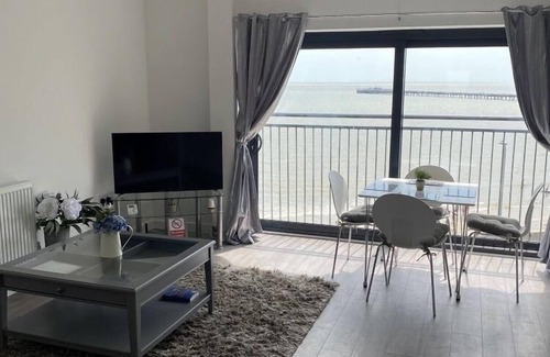 Walton on the Naze Apartamento | frontline 2 bedroom apartment with seaviews