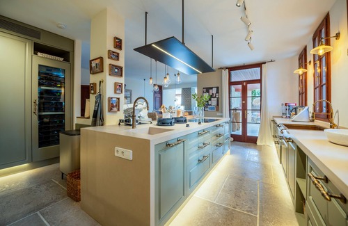 Son Servera Chalet De Esquí | Primera línea en Son Servera con piscina y jacuzzi con imponentes vistas al mar