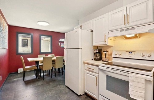University Area Casa | Frost & Found - Classic Stay 3-bedroom 1-bath townhouse near Hospitals and UAA.
