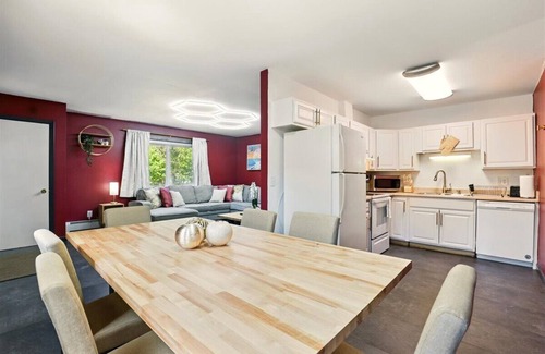 University Area Casa | Frost & Found - Classic Stay 3-bedroom 1-bath townhouse near Hospitals and UAA.