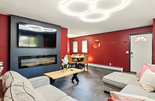 University Area Casa | Frost & Found - Classic Stay 3-bedroom 1-bath townhouse near Hospitals and UAA.
