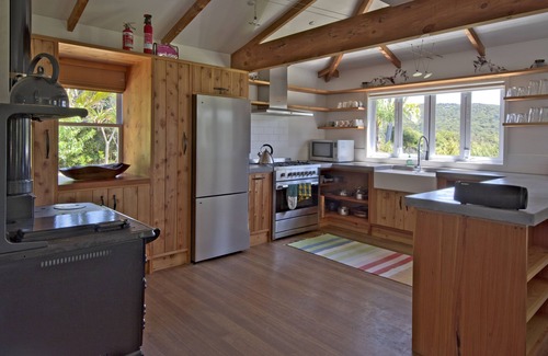 Tryphena Casa | FROSTY'S RETREAT - GREAT BARRIER ISLAND HOLIDAY HOME in Great Barrier Island