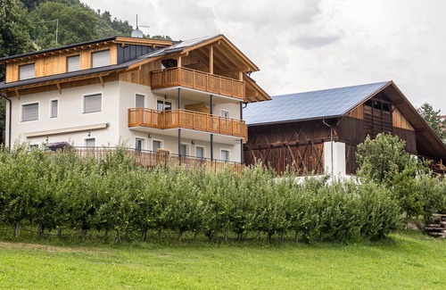 Barbiano Apartamento | Frühaufhof Apartment "Platt-Langkofel" . holiday on a farm