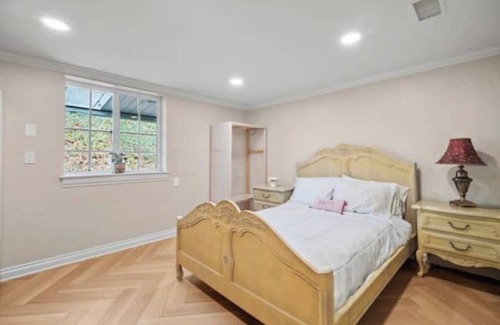 Fallbrook Otro | Fruit Trees, Farm Stay, Ranch Retreat, Lake Access