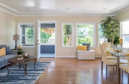 Glenview Casa | Fruitvale Gem Waiting for You