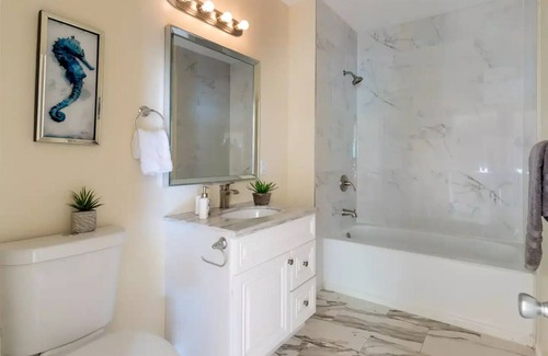 Glenview Casa | Fruitvale Gem Waiting for You